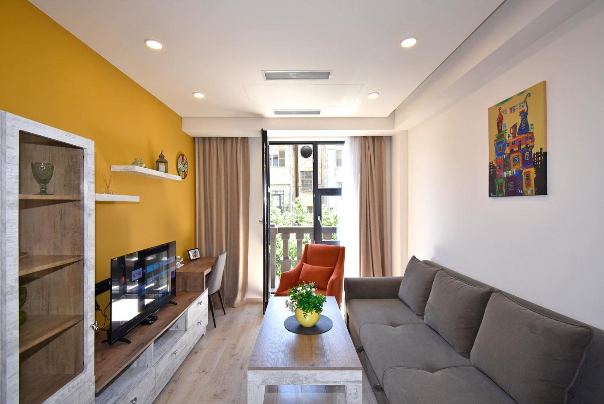 Home4You Apartments On Koghbatsi Yerevan Exterior photo
